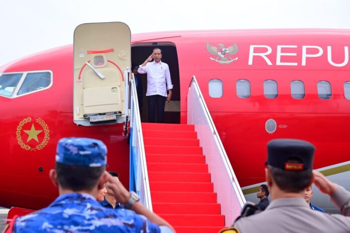 FOTO 31 Mei_Presiden Jokowi bertolak menuju Riau melalui Bandara Silampari, Kota Lubuklinggau, Sumatra Selatan. (dok. setpres) 1