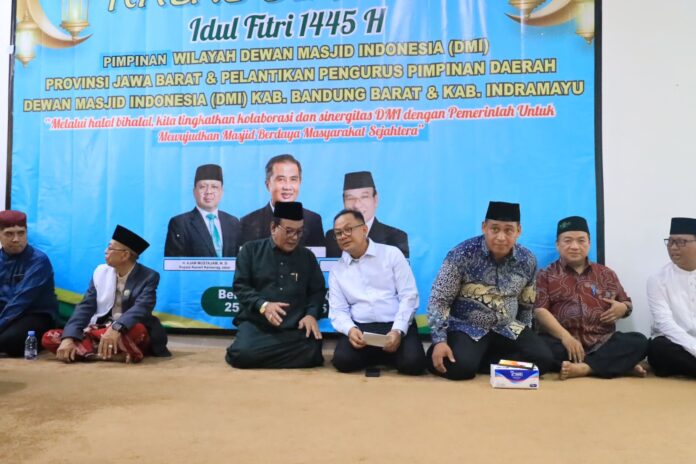 FOTO 4 Mei_Halal Bihalal sekaligus Pelantikkan Ketua Dewan Masjid Indonesia (DMI) Kabupaten Bandung Barat dan Kabupaten Indramayu. (dok. humaskotabekasi) 1