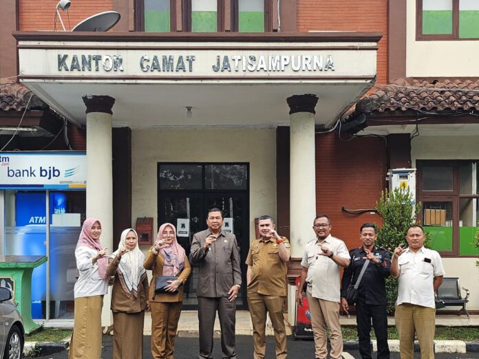FOTO 13 Juni_Pejabat Pengelola Informasi dan Dokumentasi (PPID) Utama Pemkot Bekasi melakukan monitoring dan evaluasi pada PPID Pelaksana Kecamatan Jatisampurna. 1
