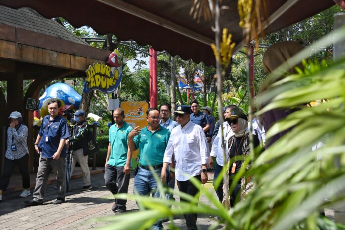 FOTO 16 Juni_Saat Menteri Perhubungan Budi Karya Sumadi melakukan kunjungan ke Saloka Theme Park, Kabupaten Semarang. (dok. kemenhub)