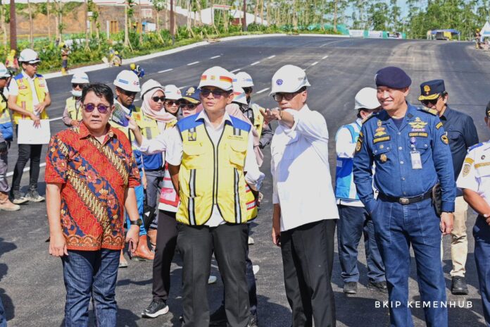 FOTO 4 Juni_Menteri Perhubungan (Menhub) Budi Karya Sumadi saat kunjungan ke kawasan Ibu Kota Nusantara (IKN). (dok. kemenhub) 1