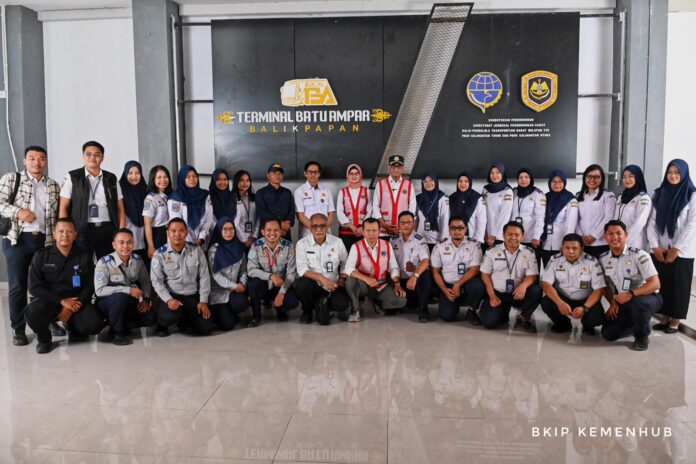 FOTO 14 Juli_Peninjauan Menteri Perhubungan Budi Karya Sumadi di Terminal Tipe A Batu Ampar, Balikpapan, Kalimantan Timur. (dok. kemenhub) 2