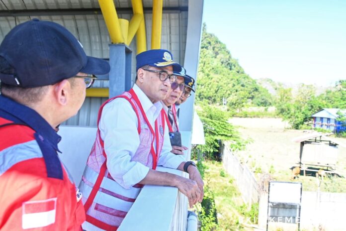 FOTO 20 Juli_Saat meninjau pembangunan jalur tambahan kereta api Makassar - Parepare di stasiun Mangilu, Kabupaten Pangkep, Sulawesi Selatan (Sulsel). 2