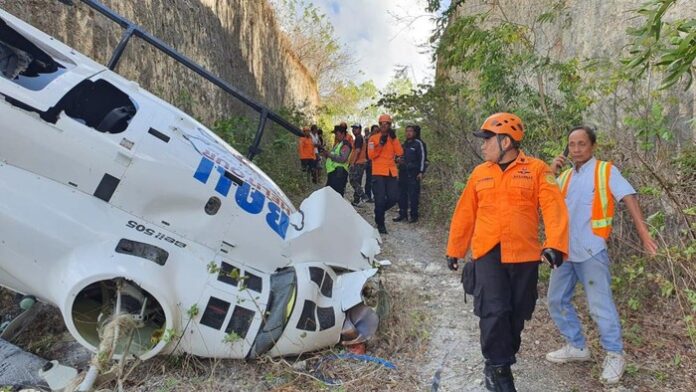 FOTO 20 Juli_Satu unit helikopter jatuh di Suluban, Desa Pecatu, Kecamatan Kuta Selatan, Kabupaten Badung, Bali. (dok. basarnas)