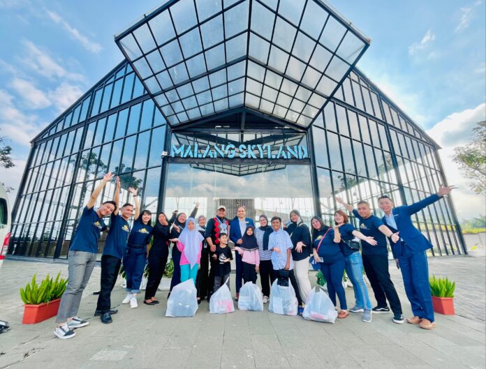 FOTO 9 Juli_Grand Mercure Malang Mirama ajak para anak asuh yang dimilikinya untuk berbelanja alat tulis dan menikmati pengalaman wisata. (dok. istimewa) 1