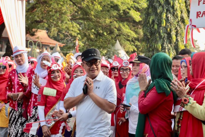 FOTO 16 Agustus_Perayaan Semarak HUT RI yang digelar oleh para Aparatur di Kecamatan Rawalumbu dan Dinas Kesehatan Kota Bekasi. 1