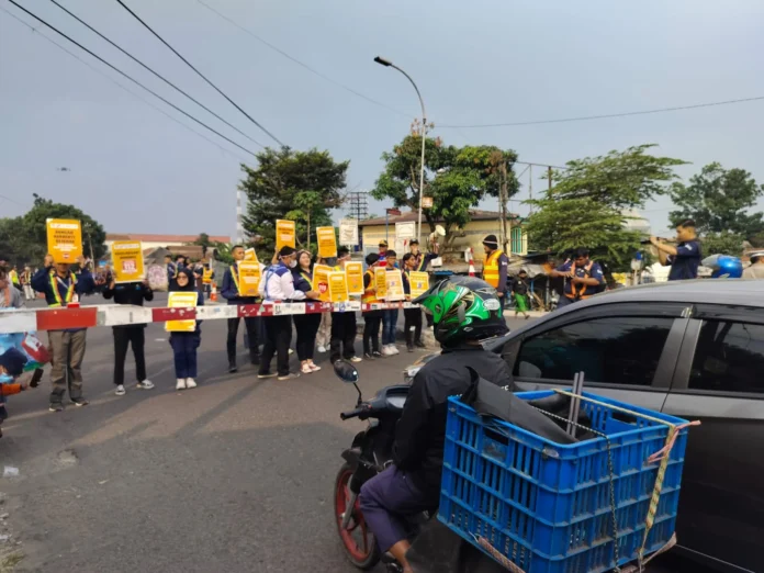 FOTO 18 Agustus_Sosialisasi peraturan perlintasan serentak di seluruh Daerah Operasi Divisi Regional Jawa dan Sumatra. (dok. kai.id) 2