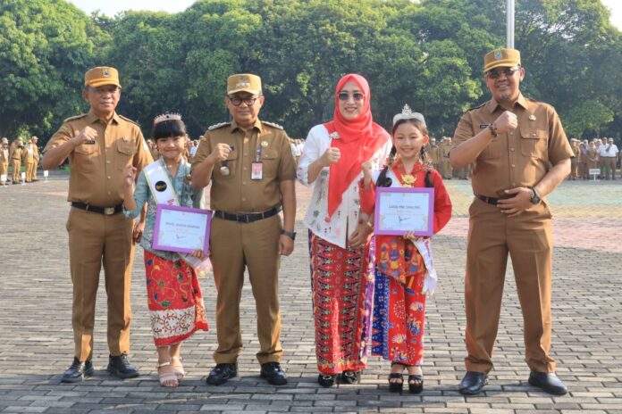 FOTO 19 Agustus_Penyerahan Piagam dan Piala. 1