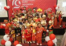 Peragaan Busana Daerah Anak dalam Semarak HUT Ke-79 RI di Swiss-Belinn Modern Cikande