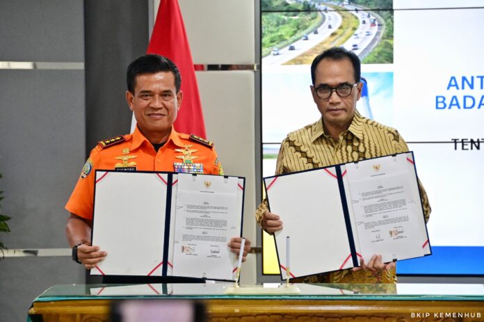 FOTO 6 Agustus_Penandatanganan perjanjian kesepakatan Menteri Perhubungan Budi Karya Sumadi dan Basarnas