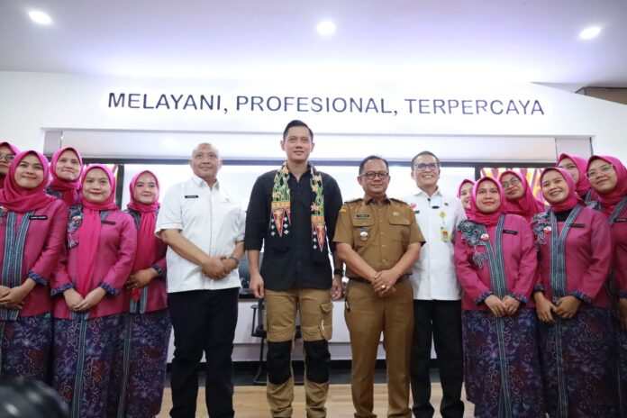 FOTO 7 Agustus_Kunjungan Menteri Argaria dan Tata Ruang (ATR) Kepala Badan Pertanahan Nasional (BPN) Agus Harimurti Yudhoyono (AHY) ke Kantor Pertanahan (Kantah) Kota Bekasi. 1