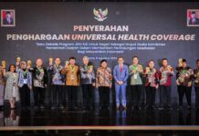 Pemkot Bekasi Terima Penghargaan UHC Award 2024