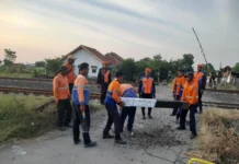KAI Lakukan Beragam Upaya Agar Jalur Rel Tetap Aman dan Steril Demi Keselamatan