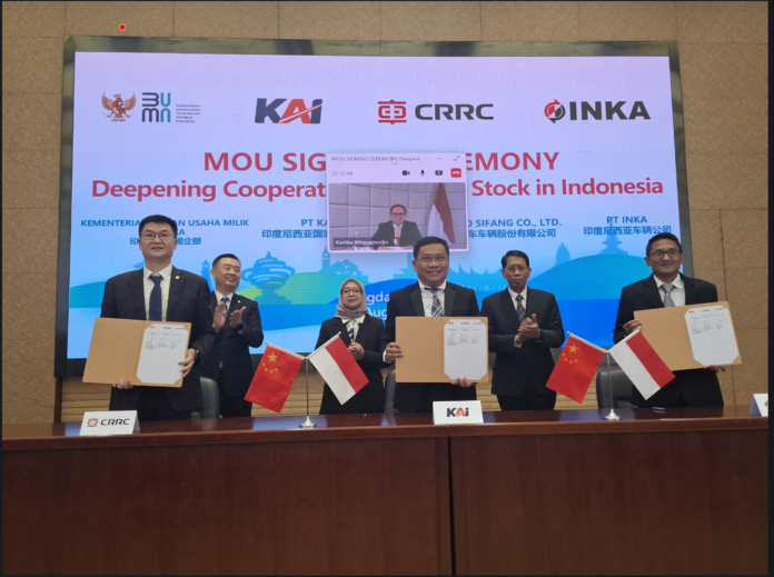 FOTO 1 September_PT KAI, PT INKA dan CRRC Qingdao Sifang Tandatangani MoU Terkait Pendalaman Kerjasama Dalam Sarana Perkeretaapian di Indonesia.
