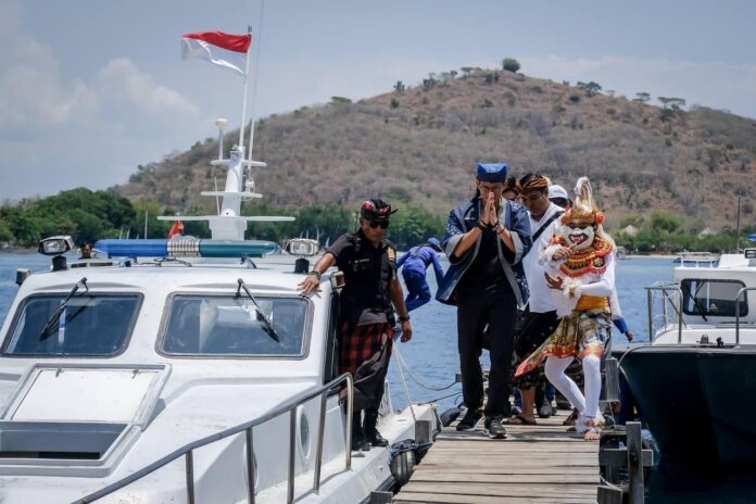 FOTO 22 Sept_Saat melakukan uji coba penggunaan kapal cepat dengan rute Banyuwangi - Bali Barat - Bali Utara. (dok. kemenparekraf)