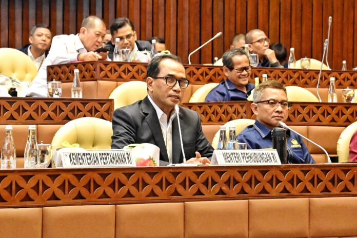 FOTO 26 Sept_Rapat Kerja (Raker) bersama Komisi V DPR terkait Pengambilan Keputusan pada Akhir Pembicaraan Tk. I atas RUU Pelayaran di gedung DPR Senayan, Jakarta.4jpeg