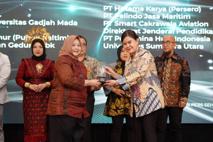 FOTO 28 Sept_Penghargaan yang diterima Smart Aviation di ajang Media Relations Awards (MRA) 2024. (dok. smartaviation)