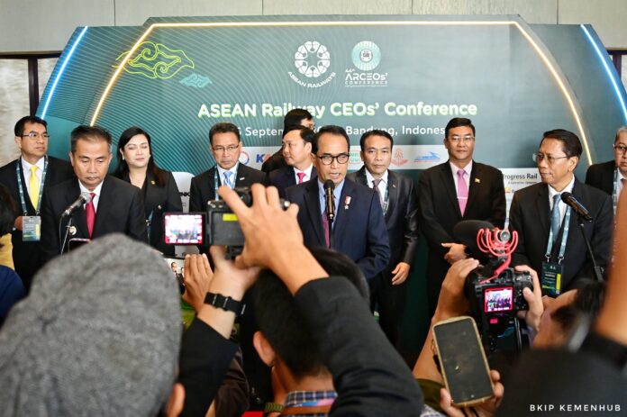FOTO 3 September_Pembukaan ASEAN Railway CEOs’ Conference (ARCEOs’ Conference) ke-44 di Bandung, Jawa Barat. (dok. kemenhub) 1