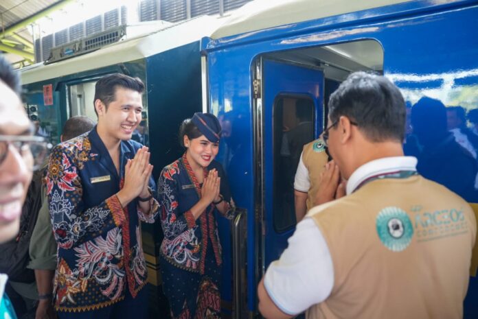 FOTO 5 September_Delegasi Transportasi dari seluruh Asia Tenggara menikmati perjalanan menggunakan Kereta Luar Biasa (KLB) relasi Stasiun Gambir - Stasiun Bandung. 1