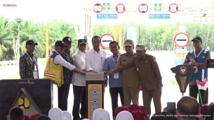 FOTO 16 Okt_Peresmian jalan tol ruas Indrapura - Kisaran Seksi II (Lima Puluh - Kisaran) dan Jalan Tol Bayung Lencir ke Tempino Seksi III (Provinsi Jambi) di Kabupaten Asahan, Sumatra Utara.