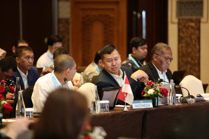 FOTO 25 Okt_Pertemuan Tripartite Technical Experts Group (TTEG) Meeting on the Safety of Navigation in the Straits of Malacca and Singapore 1