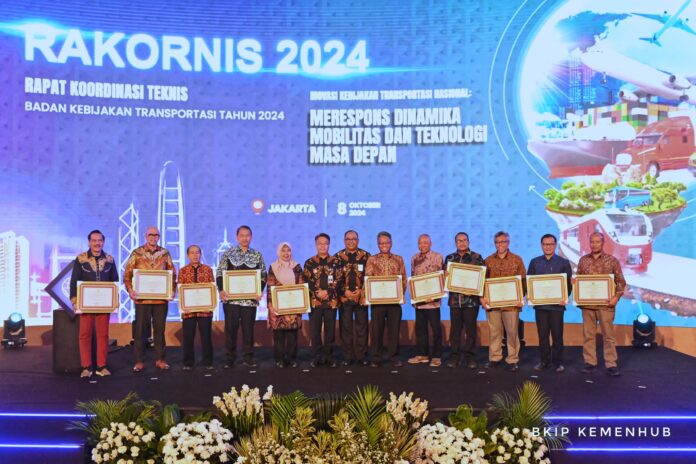 FOTO 8 Okt_Rapat Koordinasi Teknis (Rakornis) Badan Kebijakan Transportasi (BKT) 2024 bertema Inovasi Kebijakan Transportasi Nasional, Merespons Dinamika Mobilitas dan Teknologi Masa Depan.