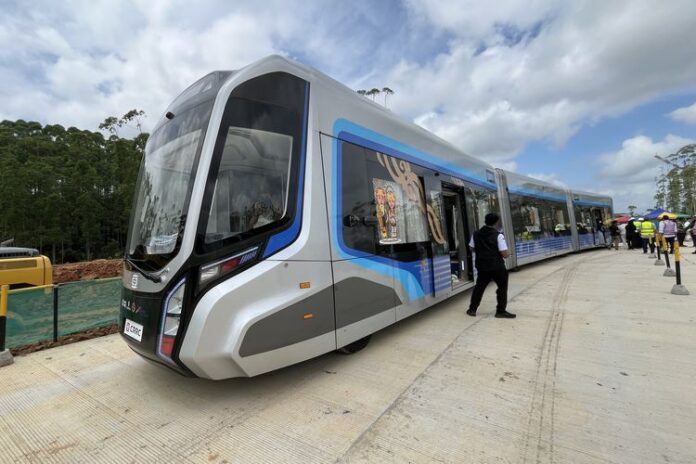 FOTO 14 Nov_Autonomous Rail Rapid Transit (ART) di uji coba di Sumbu Kebangsaan Sisi Timur, Kawasan Inti Pusat Pemerinatahan (KIPP), Ibu Kota Nusantara (IKN). istimewa