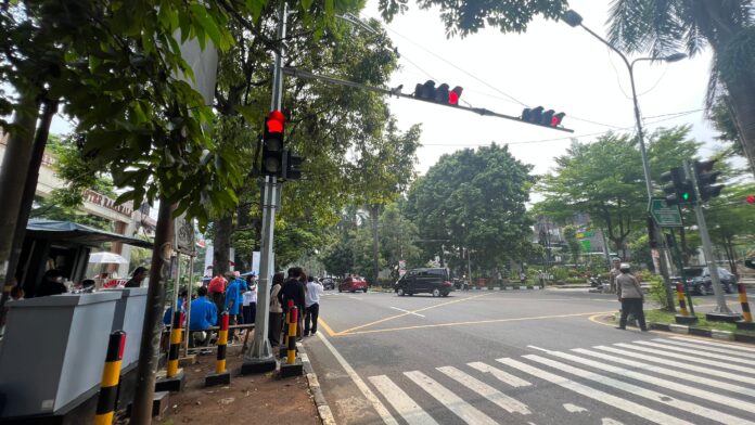 FOTO 15 Nov_Badan Pengelola Transportasi Jabodetabek membangun fasilitas Alat Pemberi Isyarat Lalu Lintas (APILL) di Simpang Bin Nuh, Kota Bogor1