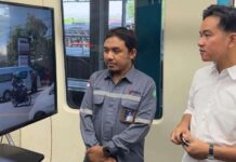 Wapres Tinjau Uji Coba Battery Tram di Stasiun Purwosari