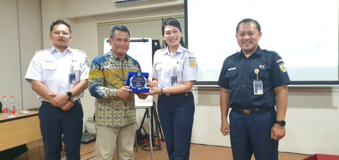 FOTO 4 Nov_Kolaborasi KAI Services dengan Aparatur Kecamatan Kiaracondong, Kota Bandung 2