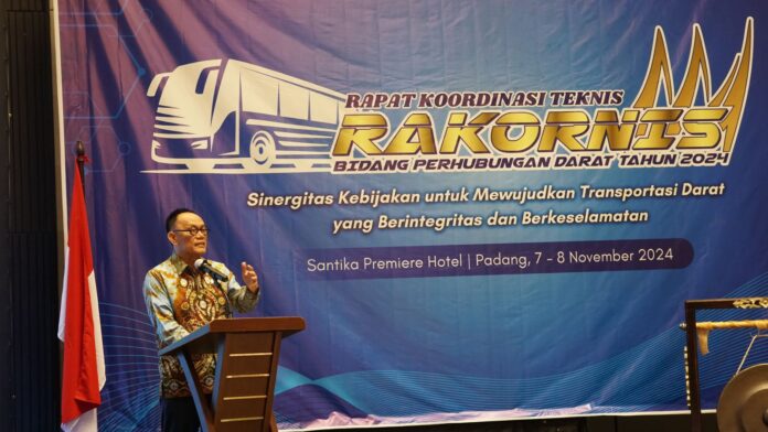 FOTO 8 Nov_Rapat Koordinasi Teknis dengan tema Sinergitas Kebijakan untuk Mewujudkan Transportasi Darat yang Berintegritas dan Berkeselamatan di Padang. hubdat 3
