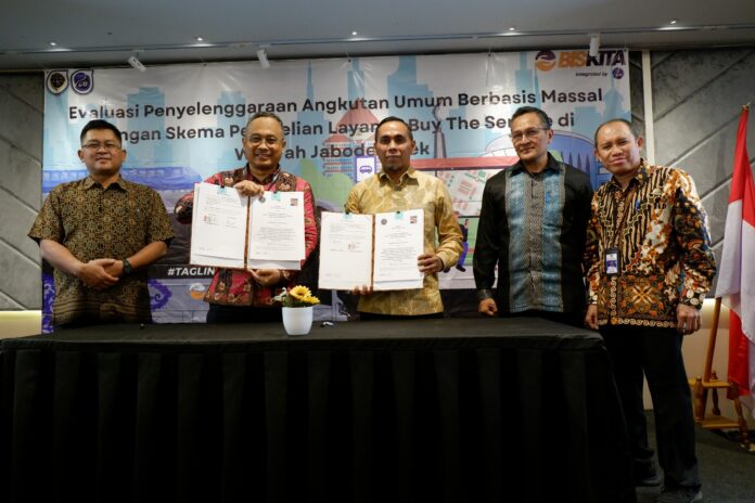 FOTO 9 Nov_Penandatanganan adendum Perjanjian Kerja Sama (PKS) antara Plt Direktur Angkutan BPTJ. 1