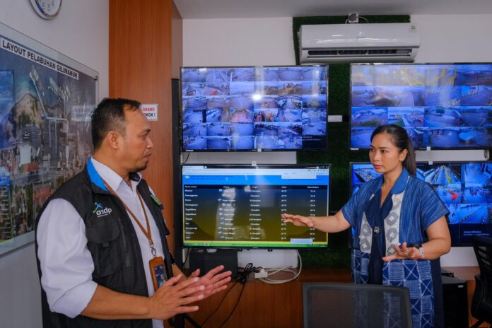 FOTO 15 Des_Wakil Menteri Pariwisata (Wamenpar) Ni Luh Puspa meninjau kesiapan Pelabuhan Gilimanuk, Bali menjelang libur Nataru 2024 2025. (dok. kemenparekraf)