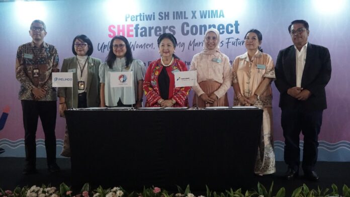 FOTO 17 Des_Penandatanganan Nota Kesepahaman (MoU) antara Women in Maritime Indonesia (WIMA INA), Pertiwi Pertamina Shipping dan Mutiara Pelindo.1
