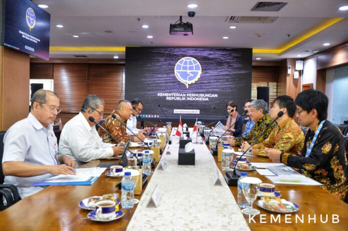 FOTO 3 Des_Pertemuan Menteri Perhubungan Dudy Purwagandhi dengan Duta Besar (Dubes) Jepang untuk Indonesia Yasushi Masaki di Kantor Kementerian Perhubungan, Jakarta
