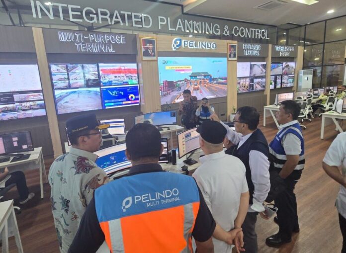 FOTO 31 Des_Saat meninjau Pelabuhan Tanjung Emas, Semarang, Jawa Tengah. (dok. kemenhub) 1 INI