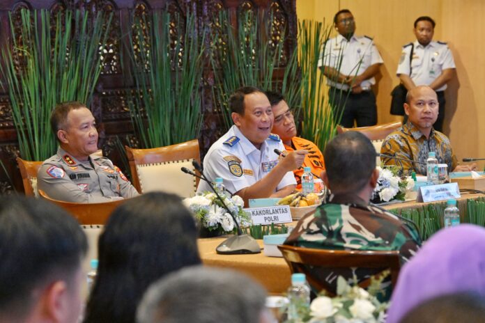 FOTO 7 Des_Wakil Menteri Perhubungan Suntana dalam Rapat Koordinasi Persiapan Penyelenggaraan Angkutan Nataru 2024 2025.