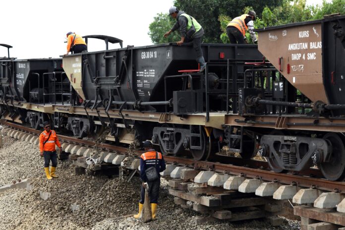 FOTO 24 Jan_Lokasi jalur rel kereta api yang terdampak banjir di Desa Papanrejo, Kecamatan Gubug, Kabupaten Grobogan, Jawa Tengah. (dok. bnpb) 4 INI
