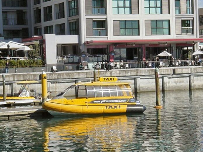 FOTO 9 Jan_Taxi Boat di Auckland, Selandia Baru. (dok. wikipedia.org) 1