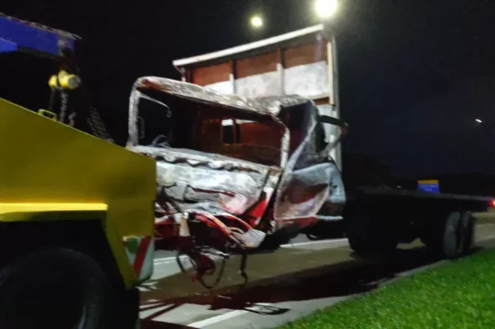 FOTO 5 Febr_Kondisi truk pascamenabrak sejumlah mobil di Gerbang Tol Ciawi Bogor. (dok. satlantaspolrestabogorkota)