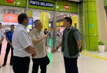 Menhub dan Seskab Cek Stasiun Gambir Jelang Angkutan Lebaran 2025