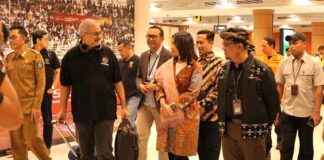 Wamenpar Pantau Arus Mudik di Bandara Zainuddin Abdul Madjid