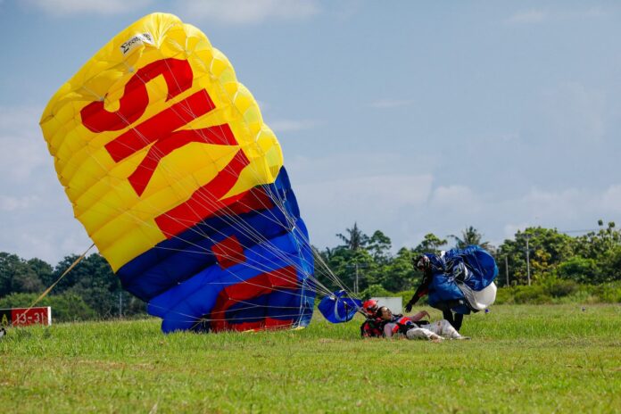 FOTO 11 Mei_Perhelatan Karimunjawa International Skydiving and Adventure (KISA) Boogie Woogie Jump sukses digelar di Bandara Dewandaru Karimunjawa 3