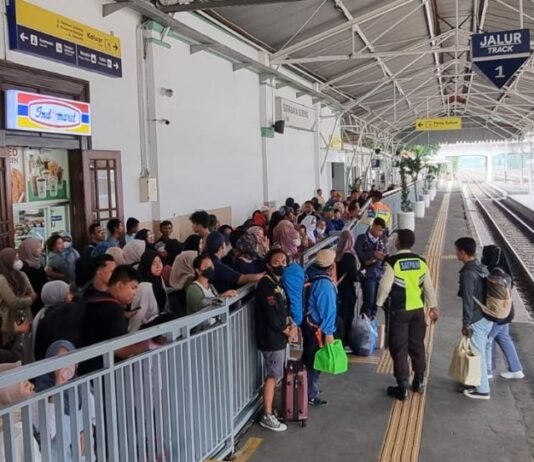 Sebanyak 10 Juta Pelanggan Commuter Line Area VIII Surabaya Terlayani KAI hingga Juli 2026