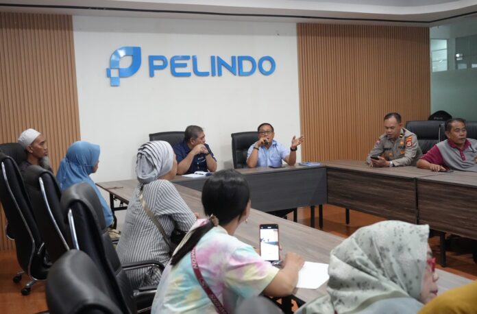 FOTO 7 Mei_Sosialisasi Keamanan dan Ketertiban kepada para Pedagang Kaki Lima atau yang biasa disebut dengan PK5 di area Pelabuhan Makassar pelindo