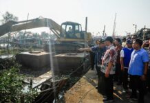 Sedimentasi Muara Pelabuhan Asemdoyong Pemalang Mulai Dikeruk