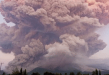 Sejumlah Penerbangan AirAsia Terdampak Erupsi Gunung Lewotobi