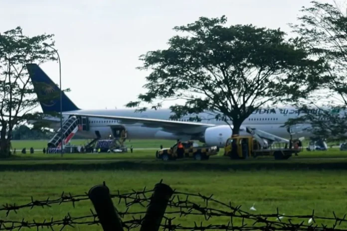 FOTO 18 Juni_Pesawat Saudia Airlines dengan nomor penerbangan SV-5726 yang melakukan pendaratan darurat di di Bandara Kualanamu, Medan, Sumatra Utara
