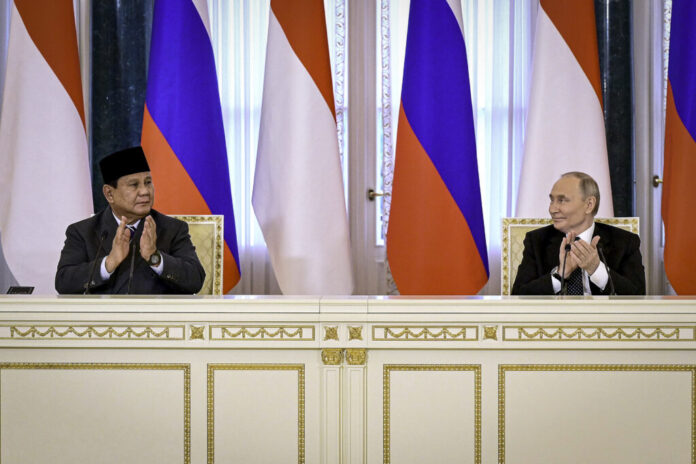FOTO 21 Juni_Presiden Prabowo Subianto dan Presiden Federasi Rusia Vladimir Putin menyampaikan keterangan pers