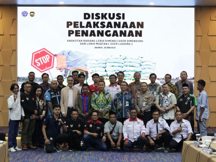 FOTO 24 Juni_Diskusi bersama Asosiasi Pengemudi Angkutan Barang di Kantor Pusat Kementerian Perhubungan 1
